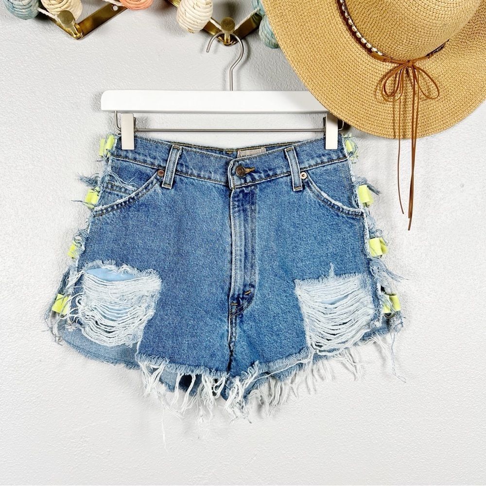LF Furst Of A Kind Levi's High Rise Distressed Cut-Off Denim Shorts Size 25